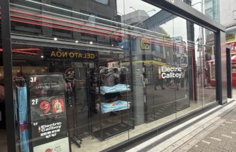 Electric Callboy TANZNEID TOKYO POP-UP STOREの店舗外観（UNIVERSAL MUSIC STORE HARAJUKU）