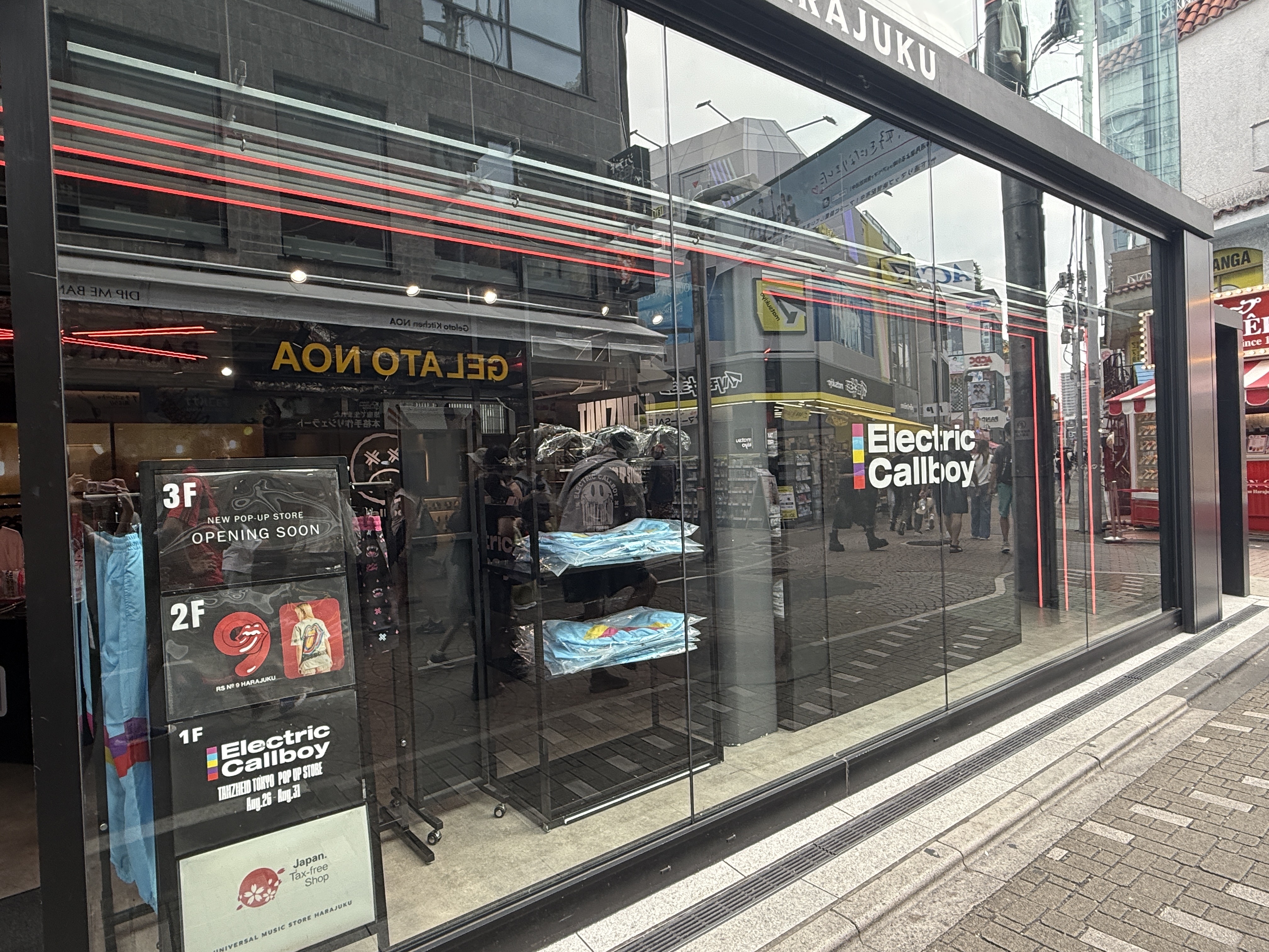 Electric Callboy TANZNEID TOKYO POP-UP STOREの店舗外観（UNIVERSAL MUSIC STORE HARAJUKU）