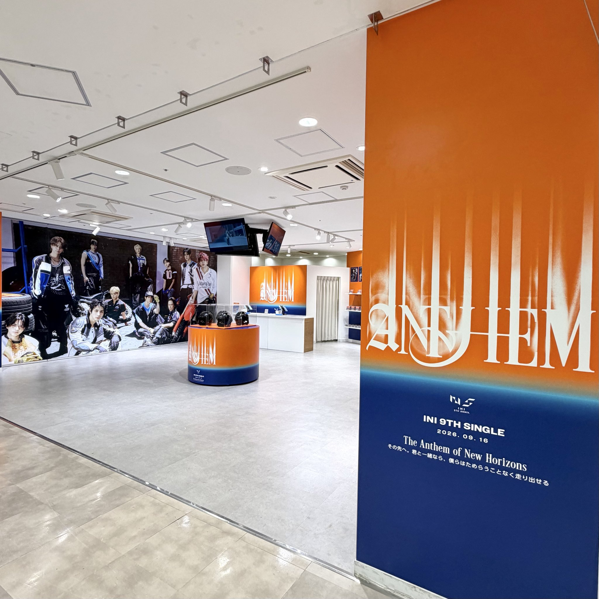 INI LIMITED STORE - ANTHEM -の店舗ディスプレイ（SHIBUYA109渋谷店）