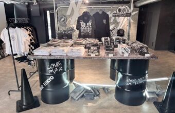 mgk TOKYO POP-UPのグッズディスプレイ（UNIVERSAL MUSIC STORE HARAJUKU）