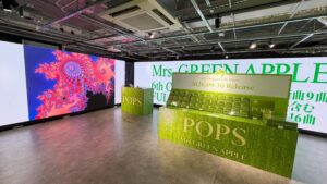 Mrs. GREEN APPLEのPOP-UP STORE内に設けられたアルバムPOPSの展示（UNIVERSAL MUSIC STORE HARAJUKU）