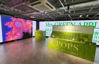Mrs. GREEN APPLEのPOP-UP STORE内に設けられたアルバムPOPSの展示（UNIVERSAL MUSIC STORE HARAJUKU）