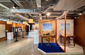 ヨルシカ「二人称展」の会場内展示と書斎のインスタレーション